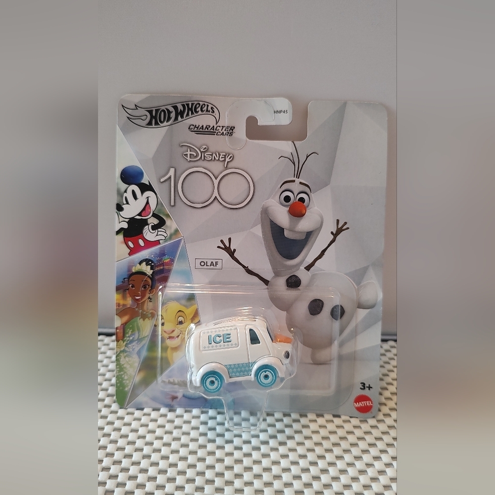Hot Wheels Disney 100 Olaf Character Car Frozen NWT